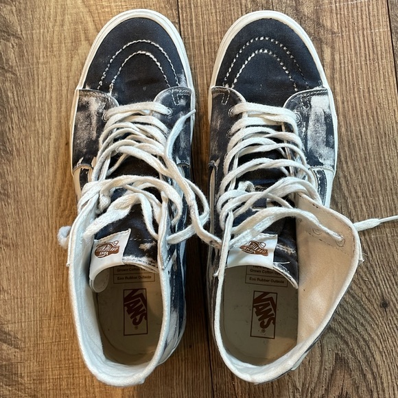Vans men’s size 11.5 shoes in a denim and white color. - Picture 3 of 8